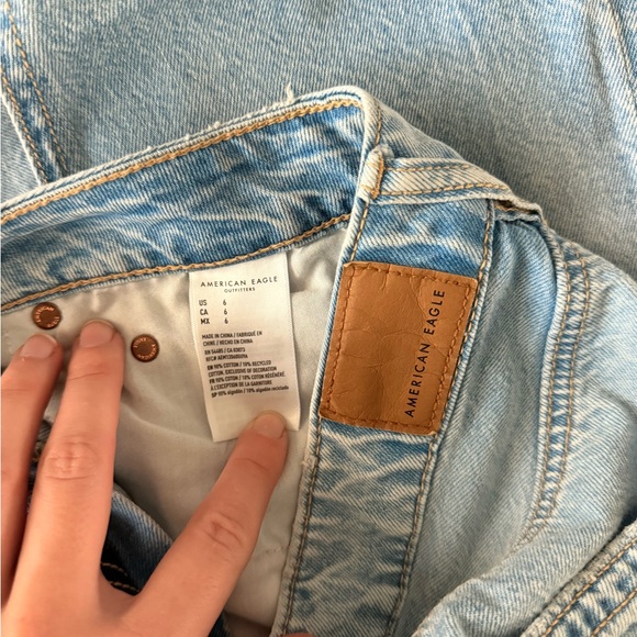 American Eagle Outfitters Light Blue Low Rise Jeans - Picture 4 of 4